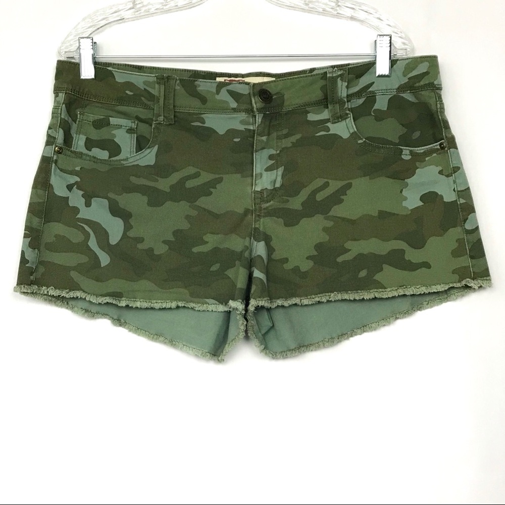 Lei Ashley Camo Cut-Off Fringe Shorts (Junior) 15